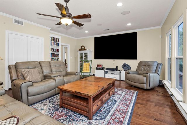 1502 Wimbledon Drive, Huntsville, TX 77340