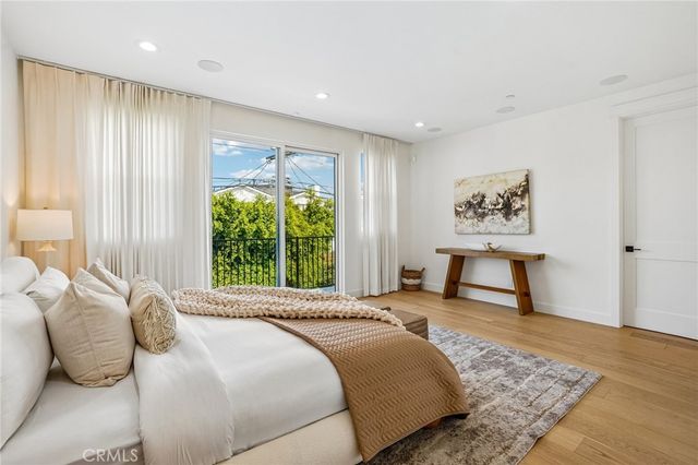 8308 Mcconnell Avenue, Los Angeles, CA 90045