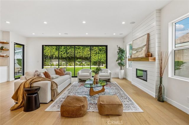 8308 Mcconnell Avenue, Los Angeles, CA 90045