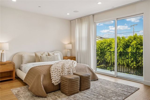8308 Mcconnell Avenue, Los Angeles, CA 90045