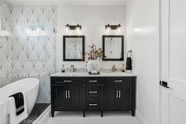 8308 Mcconnell Avenue, Los Angeles, CA 90045