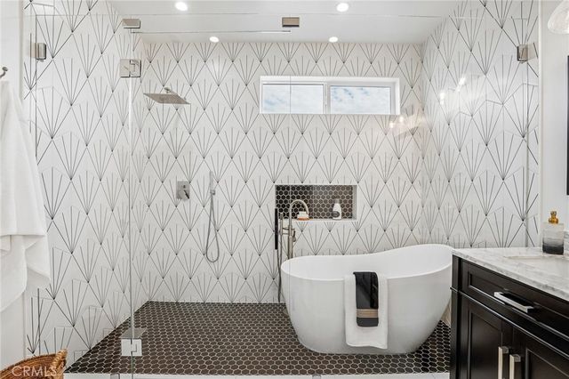 8308 Mcconnell Avenue, Los Angeles, CA 90045