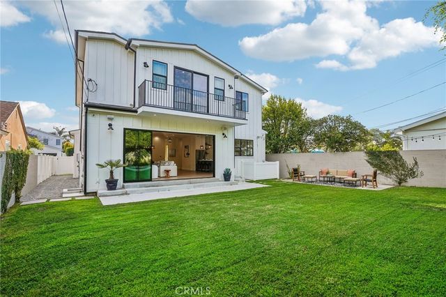 8308 Mcconnell Avenue, Los Angeles, CA 90045