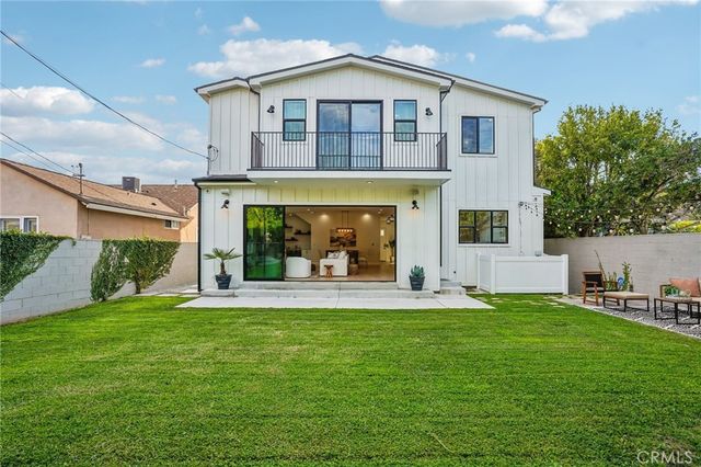8308 Mcconnell Avenue, Los Angeles, CA 90045