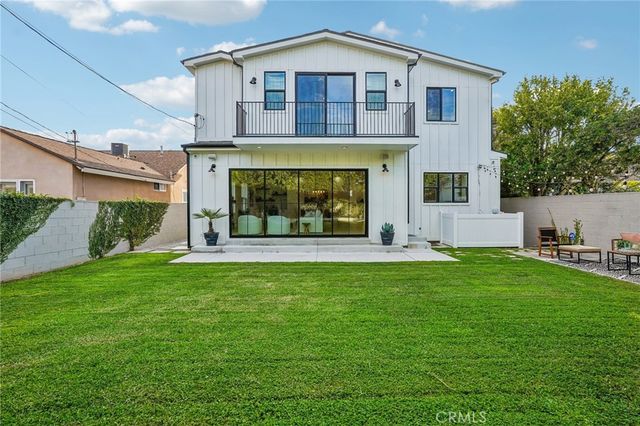 8308 Mcconnell Avenue, Los Angeles, CA 90045