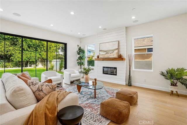 8308 Mcconnell Avenue, Los Angeles, CA 90045