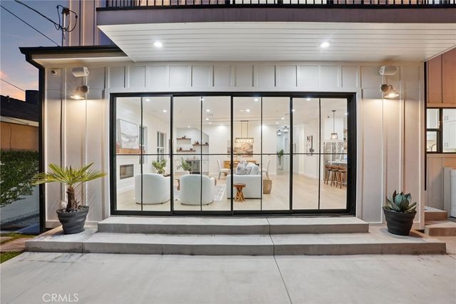8308 Mcconnell Avenue, Los Angeles, CA 90045