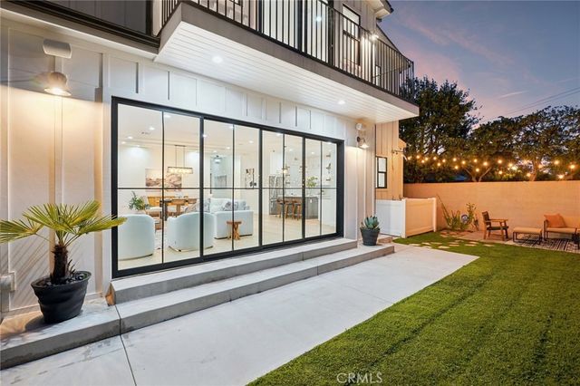 8308 Mcconnell Avenue, Los Angeles, CA 90045