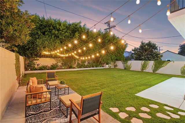 8308 Mcconnell Avenue, Los Angeles, CA 90045
