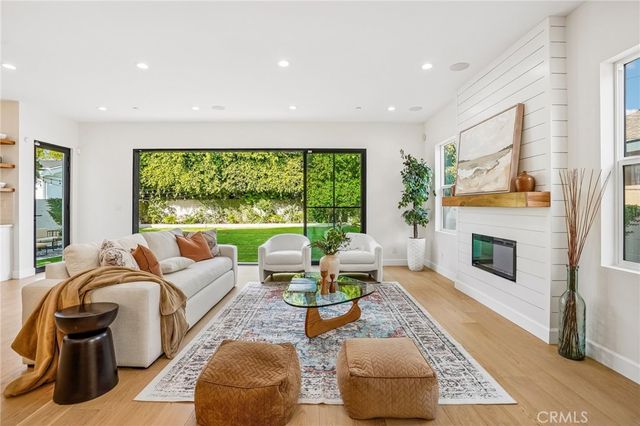 8308 Mcconnell Avenue, Los Angeles, CA 90045