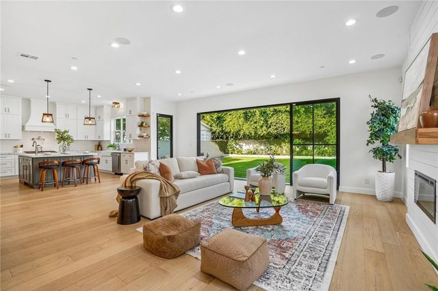 8308 Mcconnell Avenue, Los Angeles, CA 90045