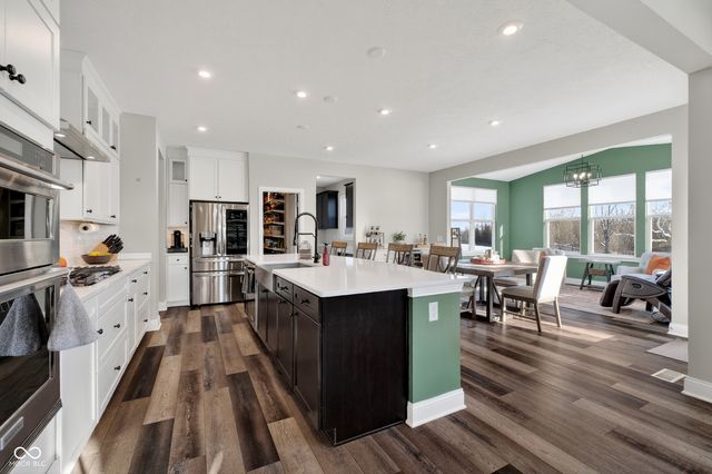 15618 Temple Wood Circle, Fishers, IN 46037