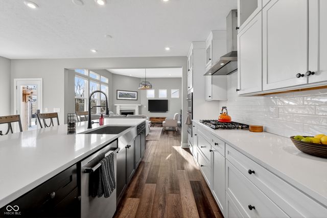 15618 Temple Wood Circle, Fishers, IN 46037