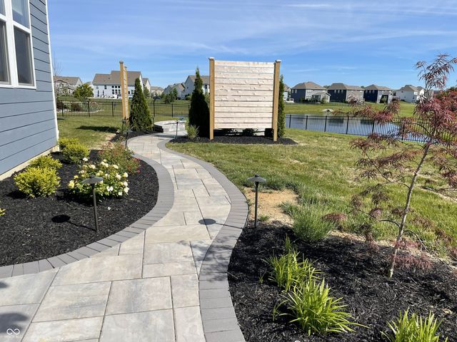 15618 Temple Wood Circle, Fishers, IN 46037