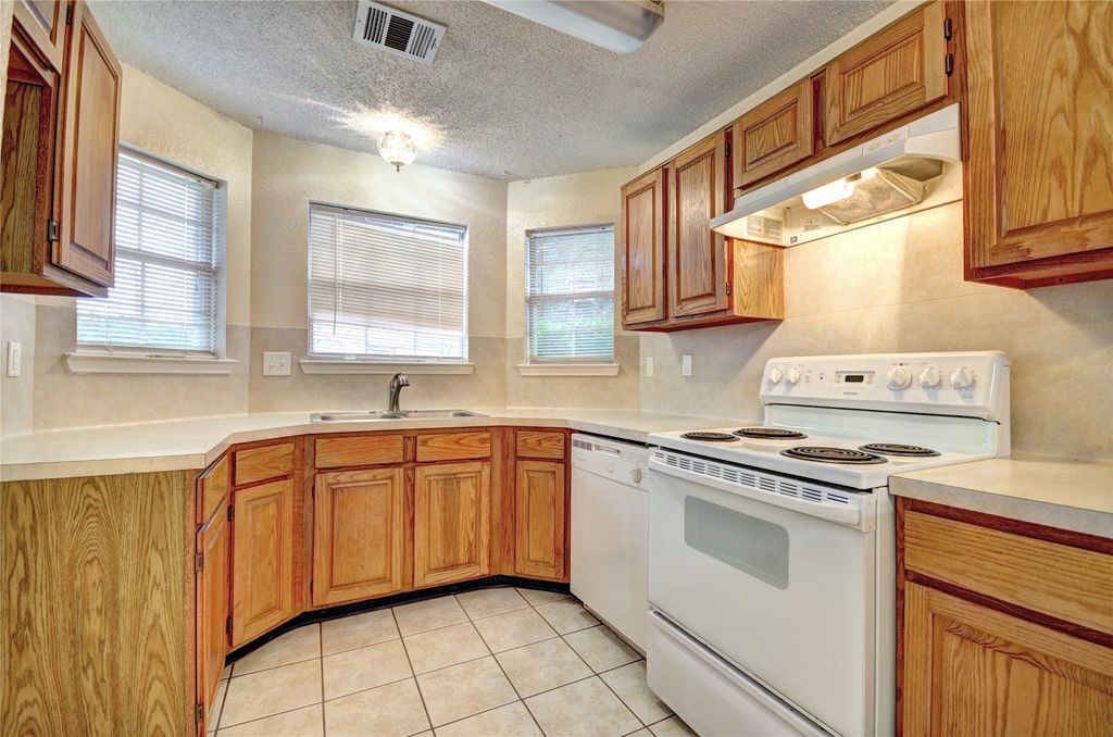 6751 Silver Sage Drive, Fort Worth, TX 76137