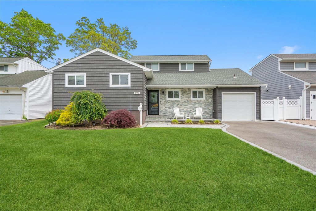 321 2nd Avenue, Massapequa Park, NY 11762