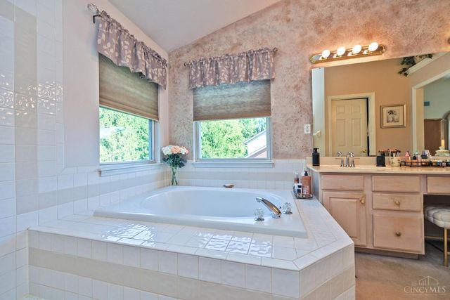 8575 Charleston Valley Drive, Deerfield Twp., OH 45040