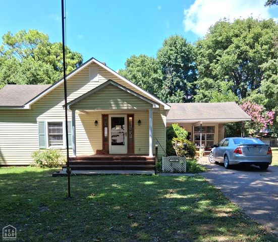 104 W 7th, Leachville, AR 72438