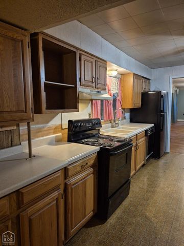 104 W 7th, Leachville, AR 72438