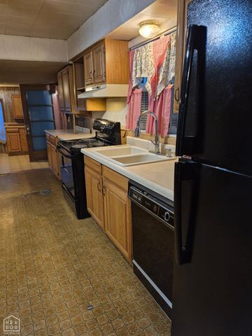 104 W 7th, Leachville, AR 72438