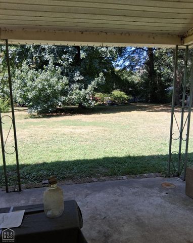 104 W 7th, Leachville, AR 72438