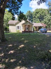 104 W 7th, Leachville, AR 72438