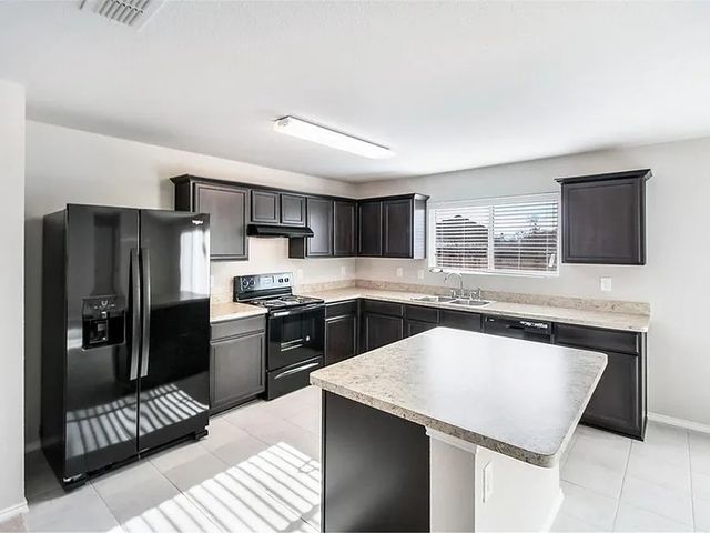 926 Hurstwood Drive, Van Alstyne, TX 75495