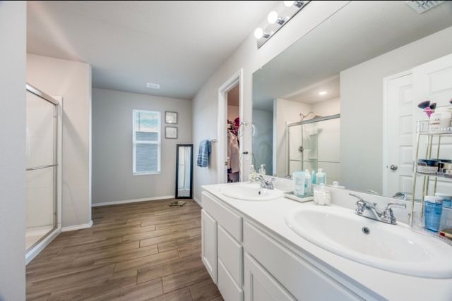926 Hurstwood Drive, Van Alstyne, TX 75495