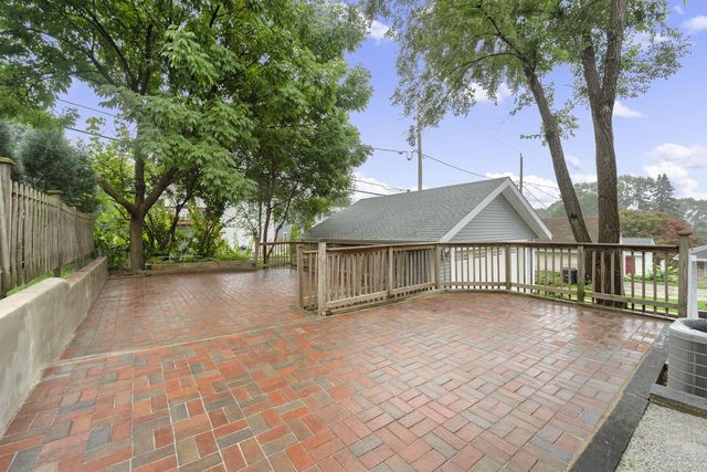 250 N 115th STREET, Wauwatosa, WI 53226
