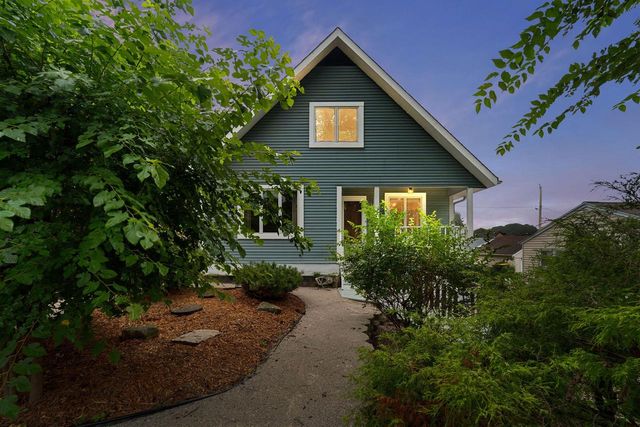 250 N 115th STREET, Wauwatosa, WI 53226