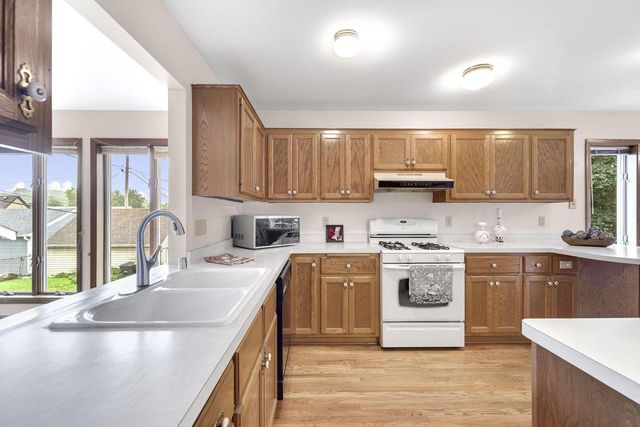 250 N 115th STREET, Wauwatosa, WI 53226