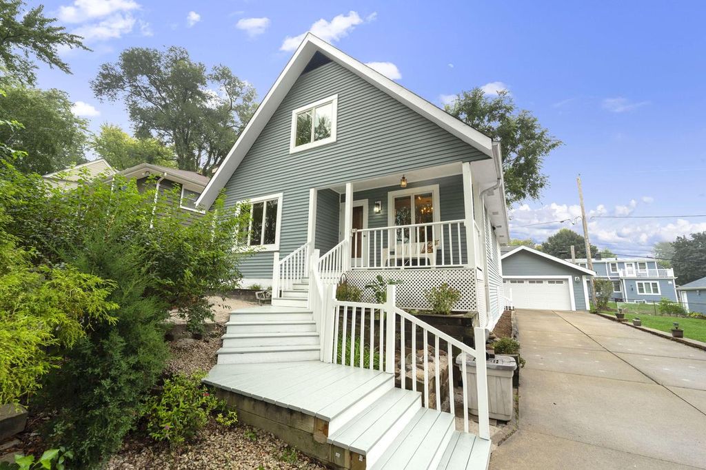 250 N 115th STREET, Wauwatosa, WI 53226