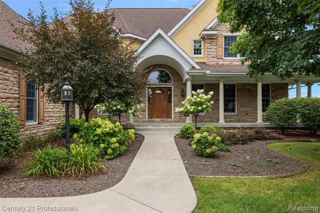 9310 Fairway Trail, Grand Blanc, MI 48439