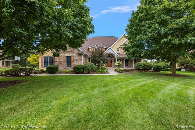 9310 Fairway Trail, Grand Blanc, MI 48439