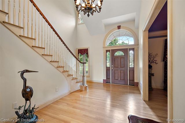 9310 Fairway Trail, Grand Blanc, MI 48439