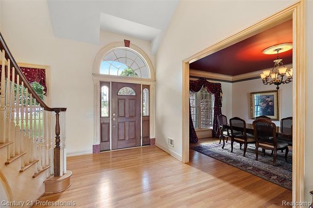 9310 Fairway Trail, Grand Blanc, MI 48439