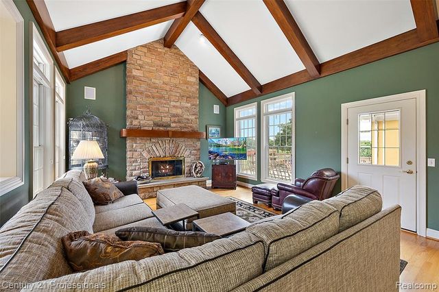9310 Fairway Trail, Grand Blanc, MI 48439