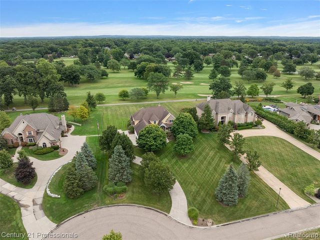 9310 Fairway Trail, Grand Blanc, MI 48439