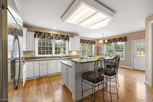 9310 Fairway Trail, Grand Blanc, MI 48439