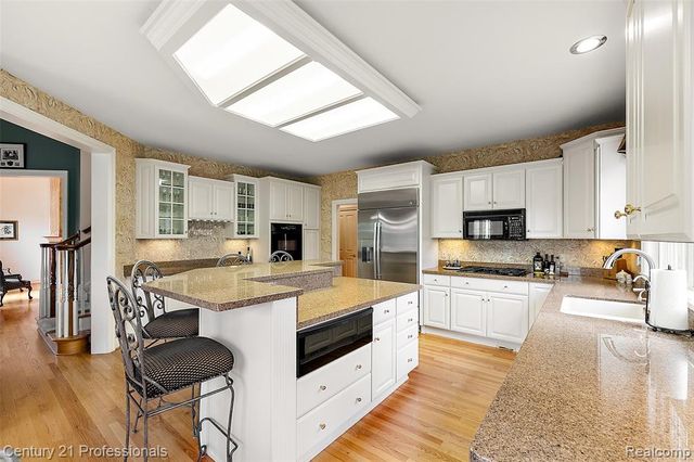 9310 Fairway Trail, Grand Blanc, MI 48439