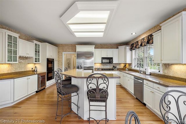 9310 Fairway Trail, Grand Blanc, MI 48439