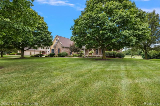 9310 Fairway Trail, Grand Blanc, MI 48439