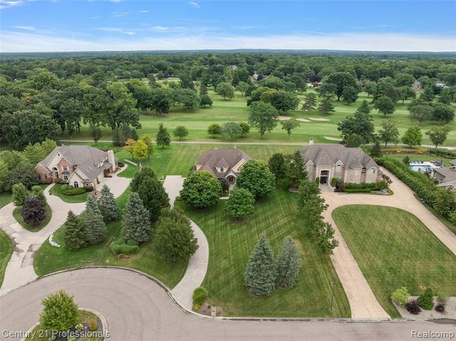 9310 Fairway Trail, Grand Blanc, MI 48439