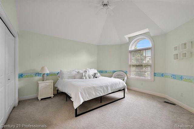 9310 Fairway Trail, Grand Blanc, MI 48439