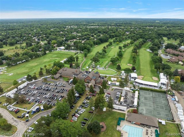 9310 Fairway Trail, Grand Blanc, MI 48439