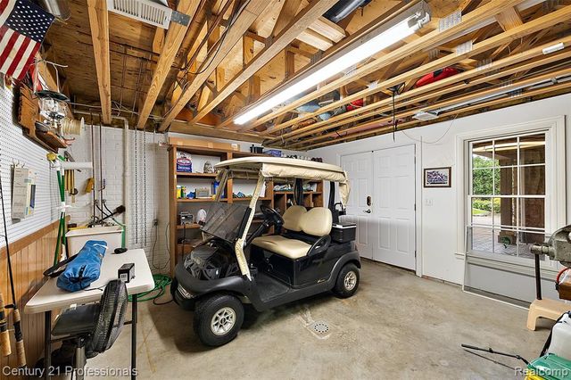 9310 Fairway Trail, Grand Blanc, MI 48439
