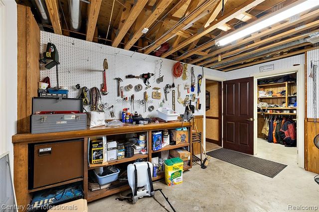9310 Fairway Trail, Grand Blanc, MI 48439