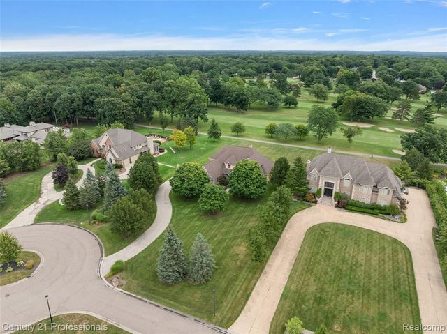 9310 Fairway Trail, Grand Blanc, MI 48439