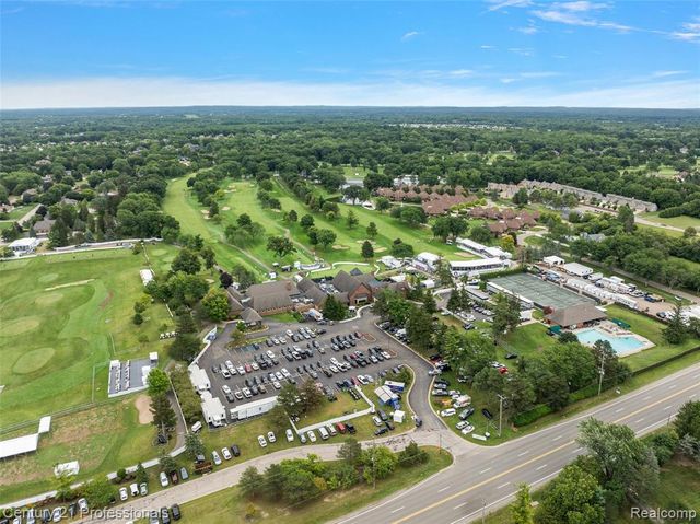 9310 Fairway Trail, Grand Blanc, MI 48439