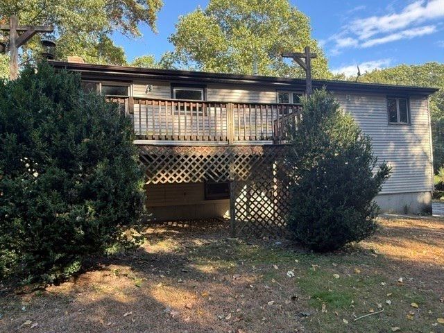 8 Windy Ridge Rd, Webster, MA 01570